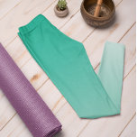 Legging Verde de cor de tendência de ouro - Leguminosas de<br><div class="desc">As leggings verdes ombre de na moda jade da nossa coleção de cores de tendência Autumn e Winter 2023/24 oferecem charme de eterno. Essas leggings verdes coloridas de ombreiras apresentam um gradiente que transita de uma matiz mais profunda e intensa na cintura para uma sombra pastel mais suave em direção...</div>