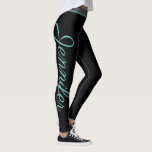 Legging Yoga e malhação elegante de faixa de chá personali<br><div class="desc">Yoga elegante da faixa de chá personalizada e leggings de malhação. Calças de exercícios com nome personalizado. Vestuário desportivo para mulheres e raparigas. Miras pretas personalizáveis em qualquer combinação de cores. Faça o seu para a academia, dança, treinamento, meditação e muito mais. Adicione seu próprio texto às pernas de ambos...</div>
