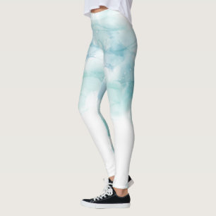 Leggings brancas apresentam um design suave em aqu