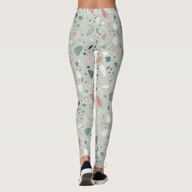 Leggings com Estampa de Terrazzo – Modelo Athleisu (Verso)