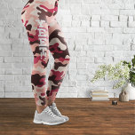 Leggings de camuflagem cor-de-rosa-claro e magenta<br><div class="desc">Um padrão elegante,  incomum,  texturizado de camuflagem com ciano e magenta como cores dominantes. Design de logotipo por Piotr Kowalczyk © Primeiro publicado: 05.01.2023.</div>