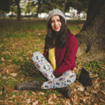 Leggings de Halloween charmosas<br><div class="desc">Prepare-se para adicionar um traço fofo e engraçado à sua roupa de Halloween. Transforme sua roupa com amuleto assustador! Nossas pernas apresentam bruxas bonitas,  gatos pretos,  fantasmas,  abóboras e aranhas,  adicionando vibrações assustadoras à sua roupa de halloween. Perfeito para todos que amam o Halloween!</div>