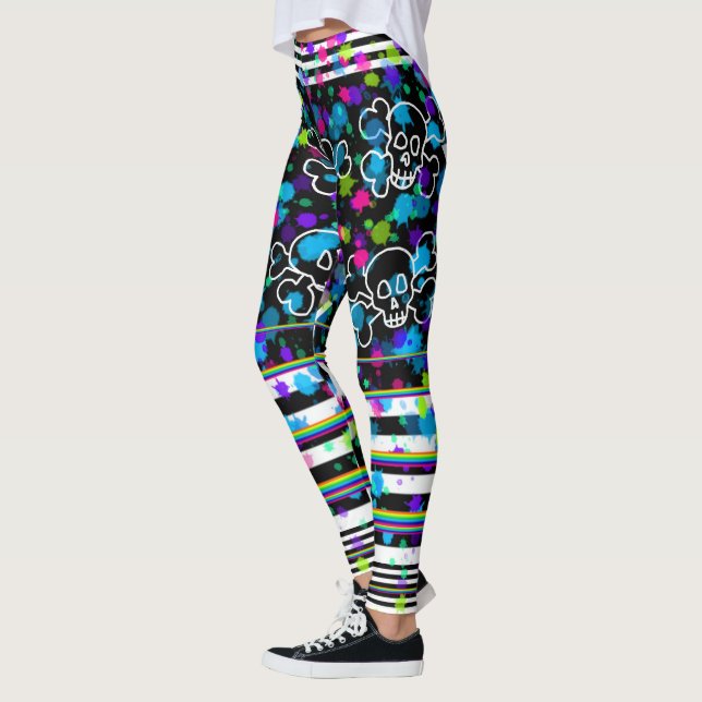 Leggings Listradas com Caveira e Ossos Cruzados (Esquerda)