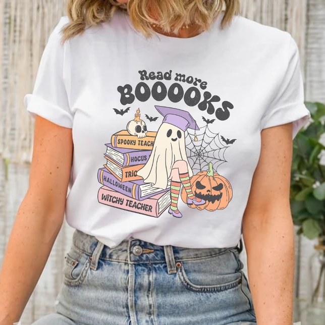 Leia Mais Livros Testemunha Professora Camisa De H (Stay spellbound this Halloween with our 'Witchy Teacher' shirt—perfect for book lovers!)