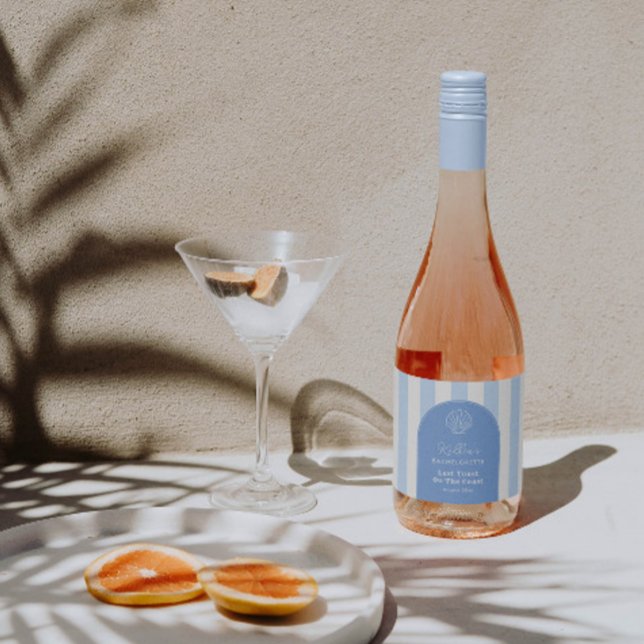 Lembrancinha de festa de despedida de solteira Ele (Modern Arch Last Toast On the coast wine bottle label with vintage styling)