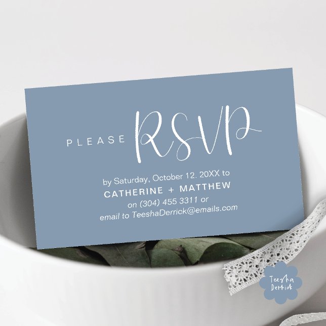 Lembrete de RSVP de Convites de casamento Modernos (Modern Wedding Celebration Invites RSVP Reminder Enclosed Card in Aesthetic Dusty Blue)