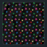 Lenço Impressões coloridas de pata de animais em preto<br><div class="desc">Mostre o quanto você ama os animais com esta linda e colorida pata de bandana. Também parece incrível com um fundo branco. Aposto que seu animal de estimação vai ficar adorável vestindo-o!</div>