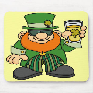 Leprechaun com cerveja Mousepad