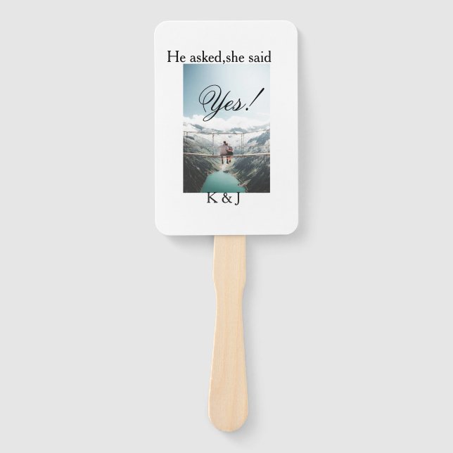 Leque He asked she said yes engagement photo name stylis (Frente)