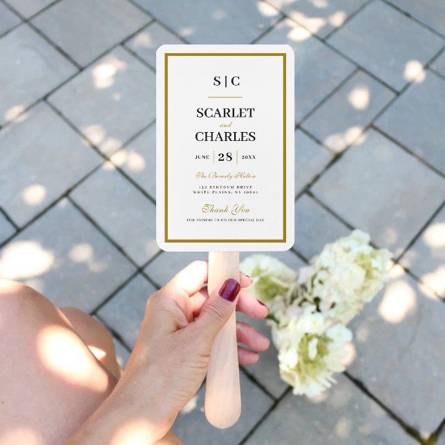 Leque Programa de Cerimônia de Casamento com Monograma P (Black and gold monogram program fan adds elegant style while keeping guests cool.)