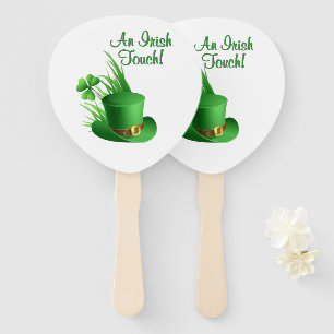 Leque Um Toque Irlandês Chapéu de Leprechaun em Grama Tr
