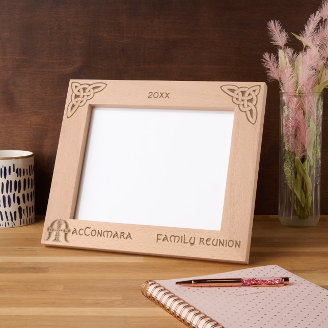 Letra Celta M Nome Personalizado (Left)