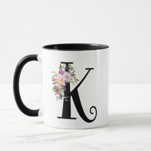 Letra floral K da aguarela, caneca da arte do