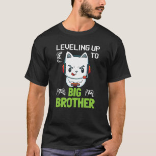 Levando para as camisas do irmão mais velho para o