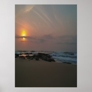 Levantamento do sol sobre uma piscina na poster à