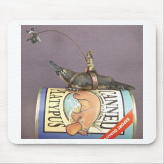 Libby em um platypus em um mousepad