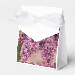 Lilacs Em Uma Caixa De Chapéu Vitoriano