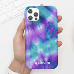 Linda Aqua Purple Tie Dye Watercolor   Name<br><div class="desc">Esta capa de telefone encantadora apresenta um colante colorido colorido colorido colorido colorido colorido em aqua e roxo com seu nome em uma fonte serif moderna. É o caso perfeito para quem quer um design moderno, mas colorido, que se destaque. Adicione seu nome para personalizar este design. Também faz um...</div>