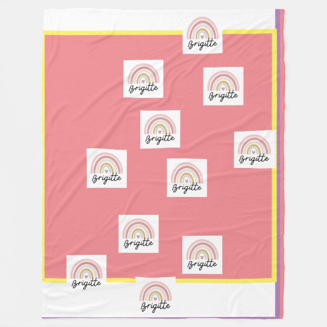 Linda Brigitte com cobertor de velo-arco-íris. (Frente)