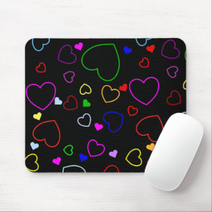 Lindo mousepad preto com corações coloridos