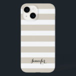 Linen Beige e Black Classic Stripes Monograma<br><div class="desc">Proteja seu telefone com estilo com esta capas de iphone listrada de pré-disquete clássica, com um padrão de faixa de eterno e um nome personalizado ou monograma para um toque sofisticado. Escolha entre uma variedade de cores e fontes para corresponder à sua estética, seja preferindo tons negros, pastéis ou neutros....</div>