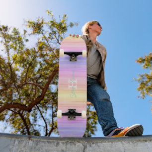 Linhas de gradiente de Pastel Monograma Skateboard
