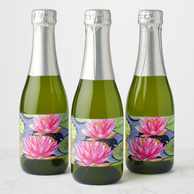 Lírios de água vibrantes em lixão de tranquilo (Garrafas)