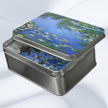 Lírios de Claude Monet, Vintage Fine Art<br><div class="desc">Lírios de Claude Monet é uma pintura típica de arte do impressionismo vintage que apresenta lírios em um lago no jardim de Monet em sua casa em Giverny, França. Um primavera ensolarado ou dia de verão com o céu azul brilhante refletindo no lago. Claude Monet gostava de pintar "en plein...</div>