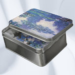 Lírios em Pond por Claude Monet, Vintage Art<br><div class="desc">Lírios de Claude Monet é uma pintura típica de arte do impressionismo vintage que apresenta lírios em um lago no jardim de Monet em sua casa em Giverny, França. Três reflexões estão no lago. Uma série de mais de 250 pinturas de flores aquáticas que Monet pintou nos últimos 30 anos...</div>