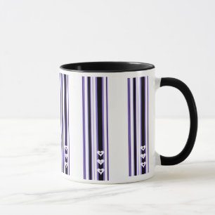 Listra a caneca do roxo dos corações de n