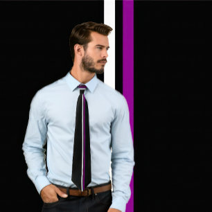 Listras Verticais Brancas e Roxas na Gravata Negra
