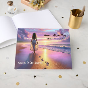 Livro De Visitas Mulher Caminhando numa Praia ao Pôr do Sol