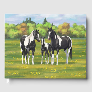 Livro De Visitas Pinto Negro Pinto Quarto Cavalos Em Pastagem De Ve