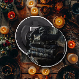 Livros Velhos Escuros e Sujos com Caveira