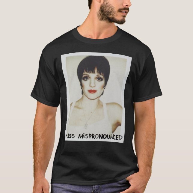 Liza com T-Shirt Clássico Z (Frente)