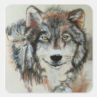 Lobo cinzento em etiquetas da neve