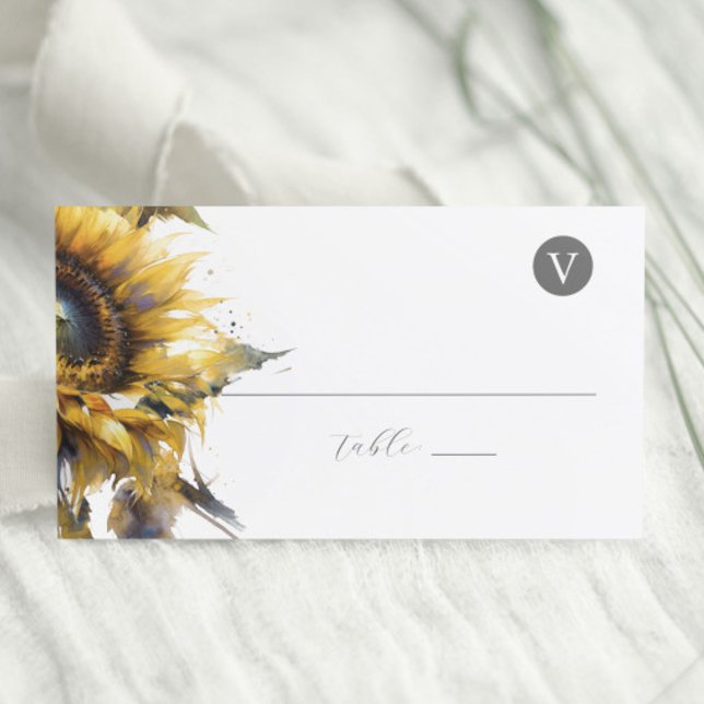 Local de Casamento Cartões Girassóis Russos (Sunflower wedding theme place cards with meal choice by Victoria Grigaliunas of Do Tell A Belle)