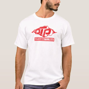 Logotipo vermelho do DTP no t-shirt branco dos
