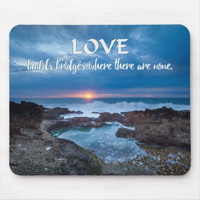 Love Builds Bridges mousepad (Frente)