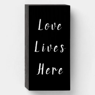 "Love Lives Here": Adorando Mensagem Sinal de Caix