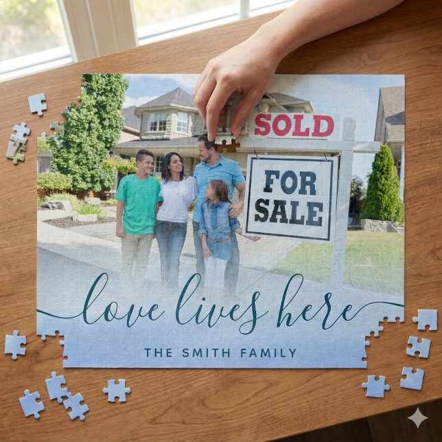 Love Lives Here Home Quebra-cabeça (This, "Love lives here" personalized puzzle would make a great gift for a new home owner! )