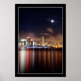 Lua sobre a skyline de Miami - poster