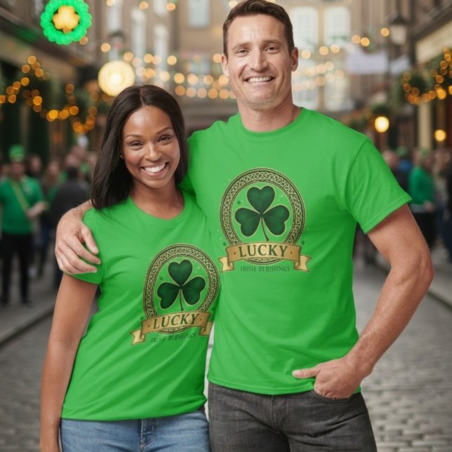 Lucky Irish Blessings Shamrock Badge T-Shirt (Criador carregado)