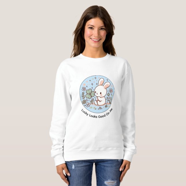 Lucky Looks Good On Me Camiseta de Coelhinho Fofo (Frente Completa)