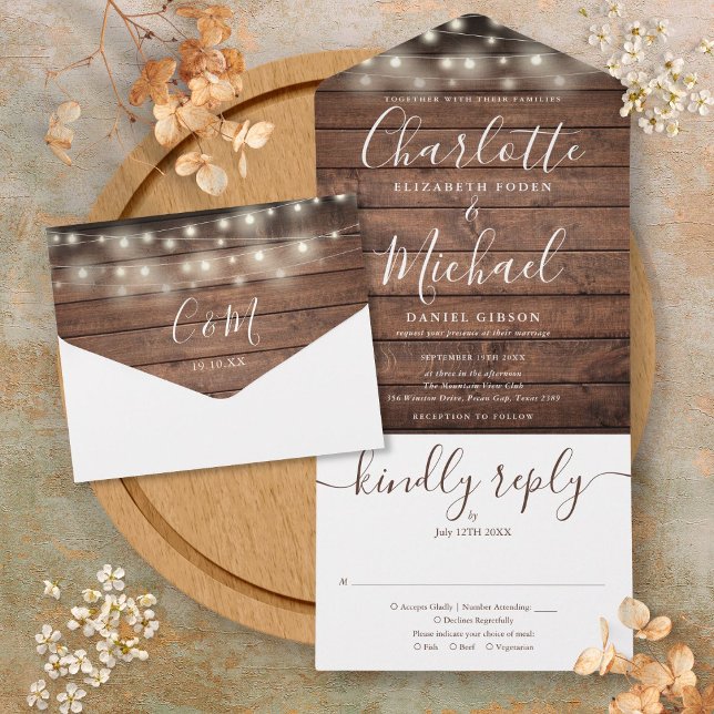 Luzes de Corda de Madeira Rústica Monograma Casame (Rustic Wood String Lights Monogram Wedding All In One Invitation)