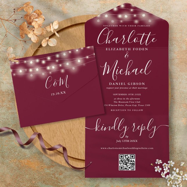 Luzes de Corda em Borgonha Código QR Monograma Cas (Burgundy String Lights QR Code Monogram Wedding All In One Invitation)