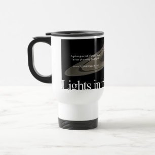 Luzes na caneca de viagem escura