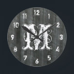 Madeira De Casca Atingida Inspirou Relógio Monogra<br><div class="desc">Um relógio com uma foto de lenha como fundo. Personalize com seu início no centro.</div>