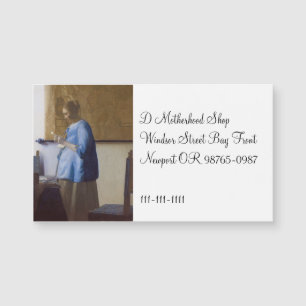 Mãe expectante que lê uma letra