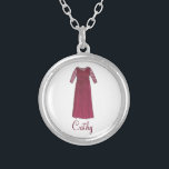 Mãe Personalizada do Colar de Casamento da Noiva<br><div class="desc">O colar apresenta uma ilustração original de um bonito vestido de mãe da noiva. Simplesmente personalize para um presente de noiva! O Designer está disponível para criar e carregar designs personalizados para corresponder às cores e temas do seu casamento — clique em "Pedir a este Designer" para começar o processo...</div>